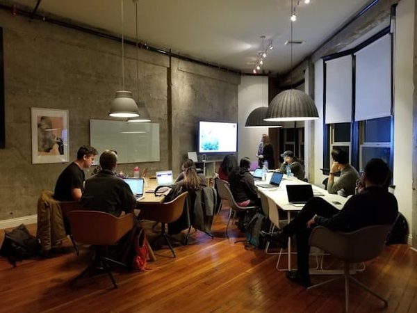 Comment gérer efficacement les équipes dans les projets internationaux avec des différences culturelles marquées ?